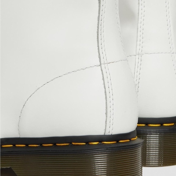 NWT DR MARTENS Smooth Leather Lace Up Boots! - Picture 3 of 13